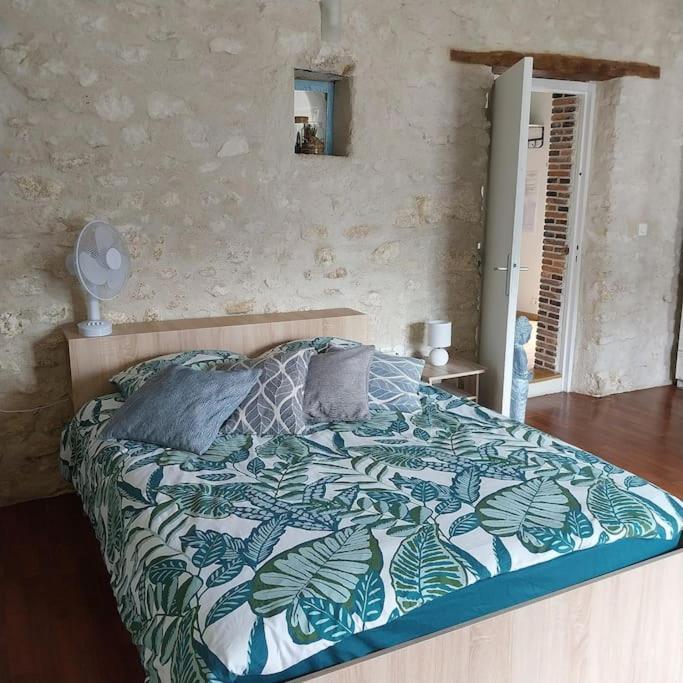 Gite Dans Une Ancienne Corps De Ferme D Provins Zewnętrze zdjęcie